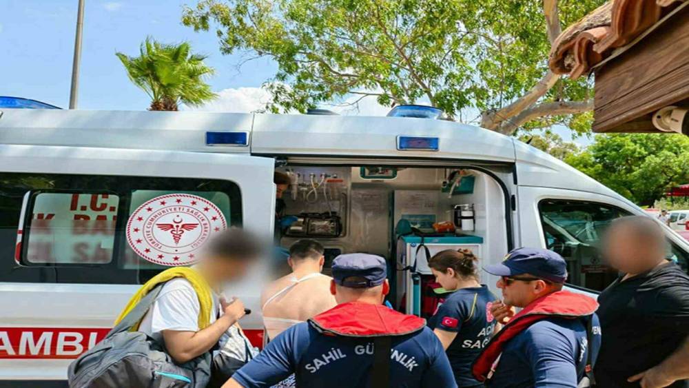 Marmaris ve Fethiye&rsquo;de teknelerde yaralanan 2 kişiye Sahil G&uuml;venlikten tıbbi tahliye
