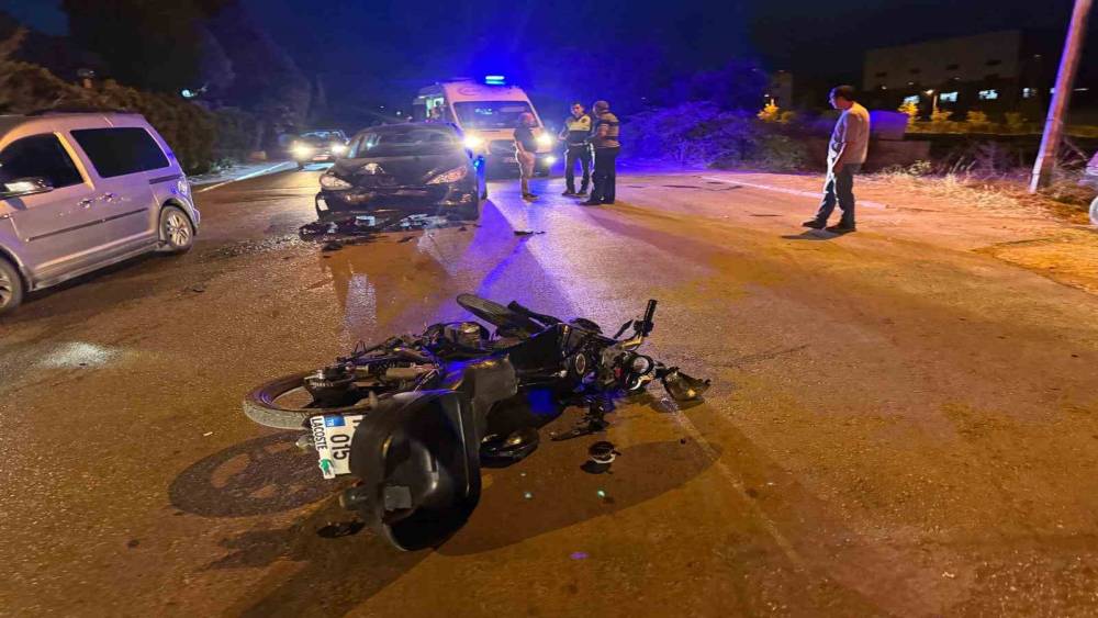 Otomobil ile motosiklet &ccedil;arpıştı, 1 yaralı
