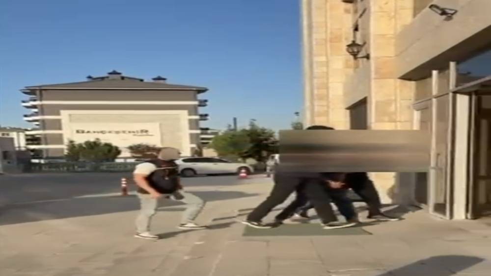 K&uuml;tahya&rsquo;daki polis denetiminde kardeşinin kimliğini g&ouml;steren ş&uuml;pheli yakalandı
