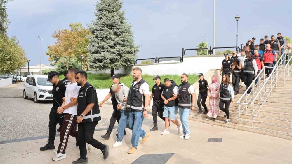 Muğla&rsquo;da "Sokaklar G&uuml;vende" operasyonu: 20 ş&uuml;pheli adliyeye sevk edildi
