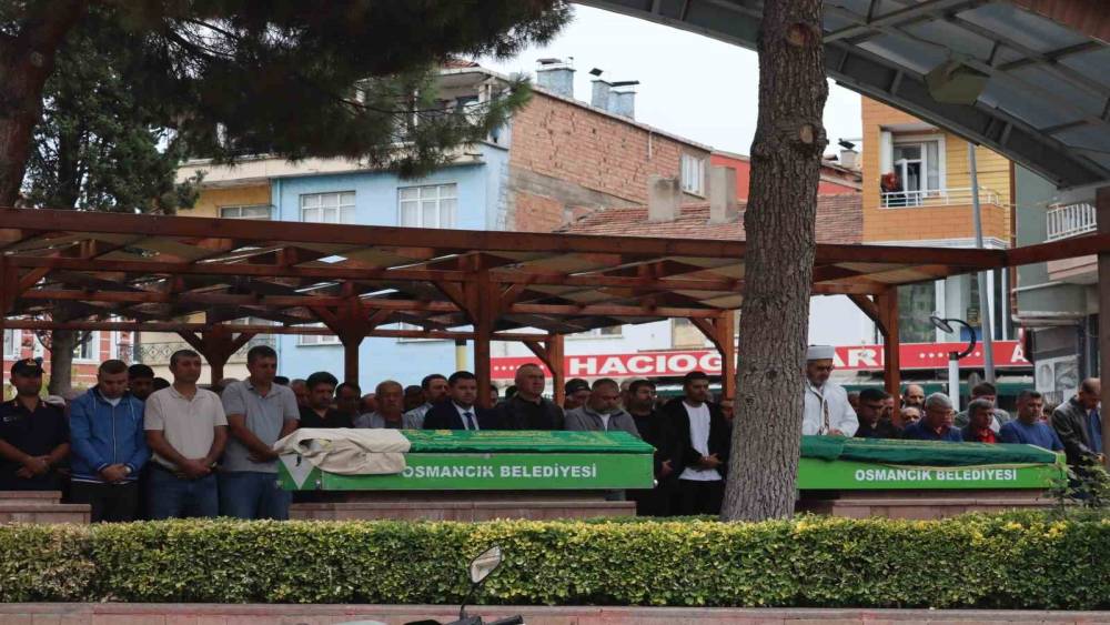 Eski eşi tarafından &ouml;ld&uuml;r&uuml;len kadın toprağa verildi

