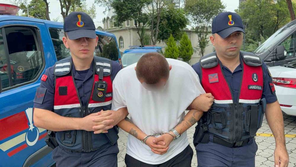 Jandarma motosiklet &ccedil;antasında 7 bin 999 sentetik ecza hap ele ge&ccedil;irdi
