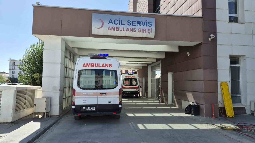 Adıyaman&rsquo;da otomobil &ccedil;ocuğa &ccedil;arptı: 1 yaralı
