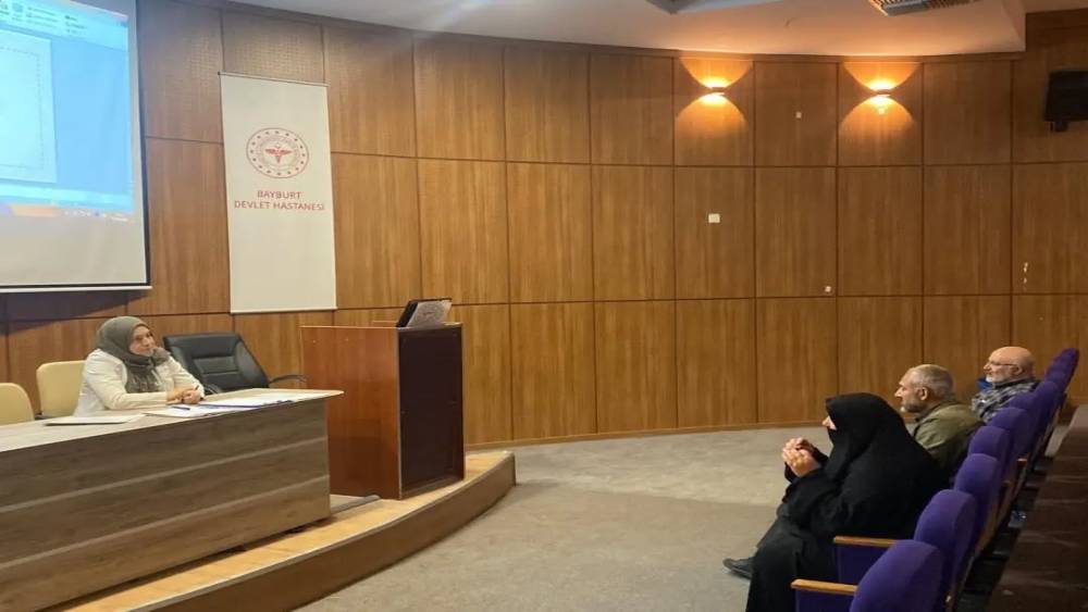 Bayburt&rsquo;ta hastalar ve yakınları diyabet okulunda eğitim aldı
