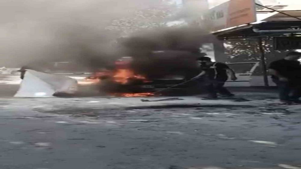 Elazığ&rsquo;da otomobil alevlere teslim oldu
