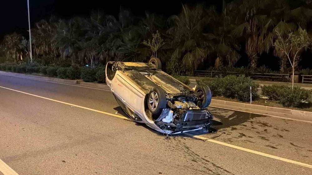 Alanya&rsquo;da otomobil takla attı: 2 yaralı
