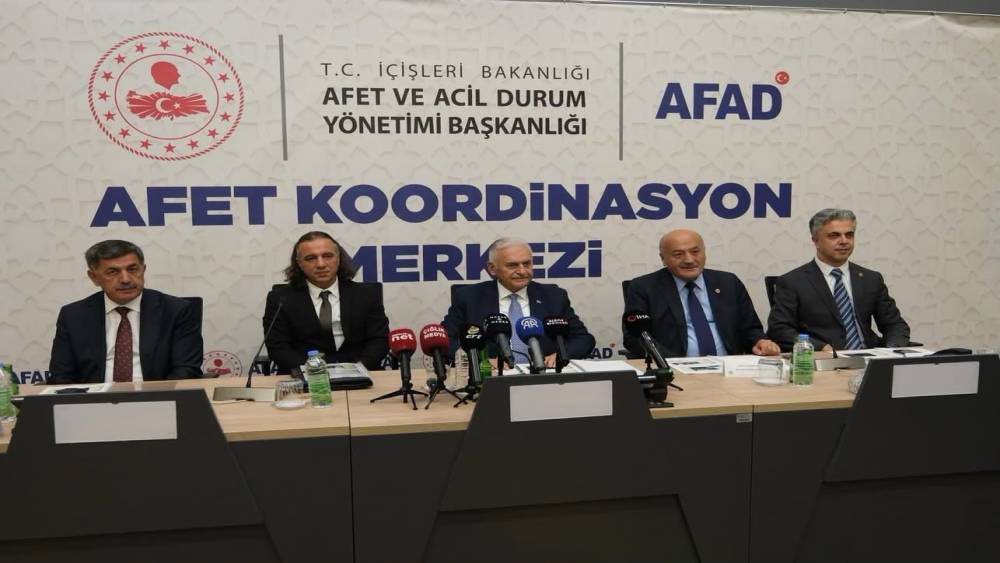 Binali Yıldırım, Erzincan&rsquo;ın geleceğine y&ouml;nelik projelerde iş birliğinin &ouml;nemini vurguladı
