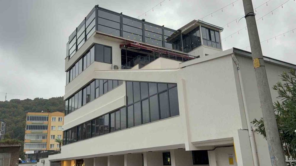 Restoranın yemek asans&ouml;r&uuml; 4. kattan zemine d&uuml;şt&uuml;: Garson hayatını kaybetti
