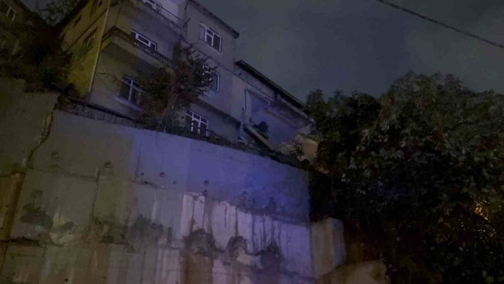 Zonguldak&rsquo;ta iki katlı binada kısmi g&ouml;&ccedil;&uuml;k meydana geldi
