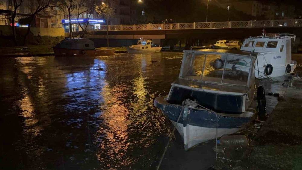 Atikhisar Barajı y&uuml;zde 100&rsquo;e ulaştı, Sarı&ccedil;ay taştı
