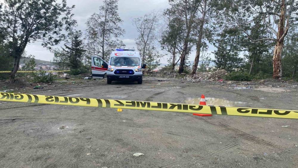 Av t&uuml;feğiyle eski eşini &ouml;ld&uuml;r&uuml;p, intihar etti
