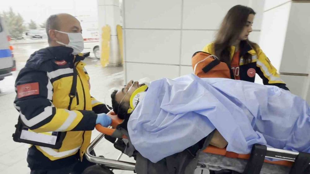 Asans&ouml;r boşluğuna d&uuml;şen inşaat iş&ccedil;isi ağır yaralandı
