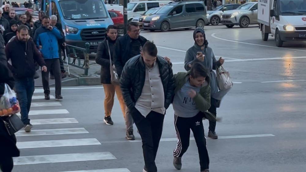 Bursa&rsquo;da fırtına uyarısı.. Vatandaşlara "tedbirli olun" &ccedil;ağrısı
