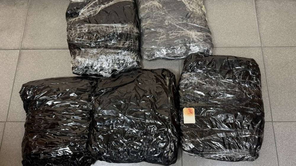 T&uuml;rk yolcunun belinden 5 kilo 510 gram uyuşturucu &ccedil;ıktı
