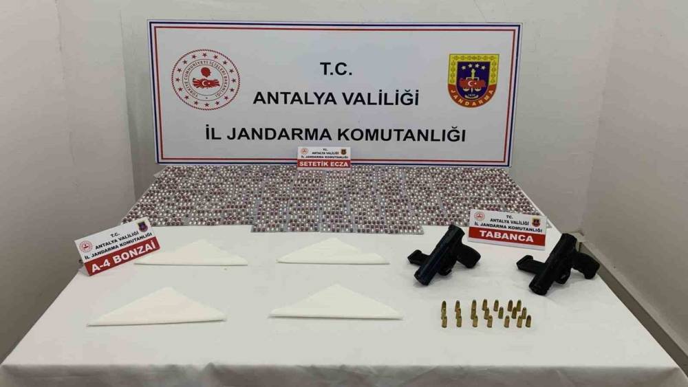 Antalya&rsquo;da 528 bin kullanımlık uyuşturucu madde ele ge&ccedil;irildi
