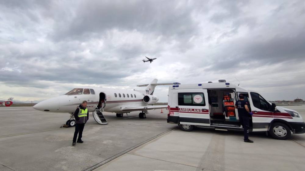 Van&rsquo;da 2 g&uuml;nl&uuml;k bebek i&ccedil;in ambulans u&ccedil;ak havalandı
