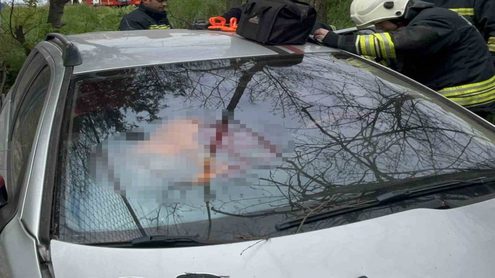 Tekirdağ&rsquo;da şarampole u&ccedil;an otomobilin s&uuml;r&uuml;c&uuml;s&uuml; hayatını kaybetti
