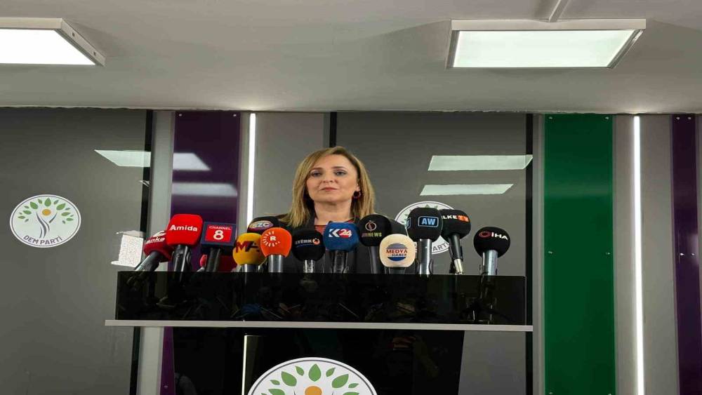 DEM Parti S&ouml;zc&uuml;s&uuml; Doğan: "İnsanlar barışa &ouml;ylesine saygı duyuyor ki bulundukları her yerden buna ses vermek istiyorlar"
