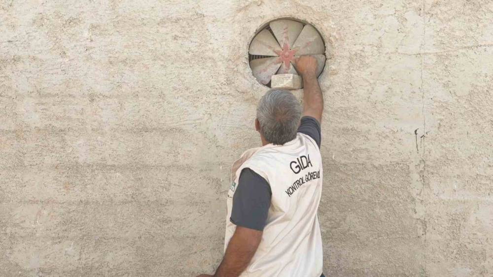 Gıda denetimine giden ekipler havalandırma deliğinden seslendi
