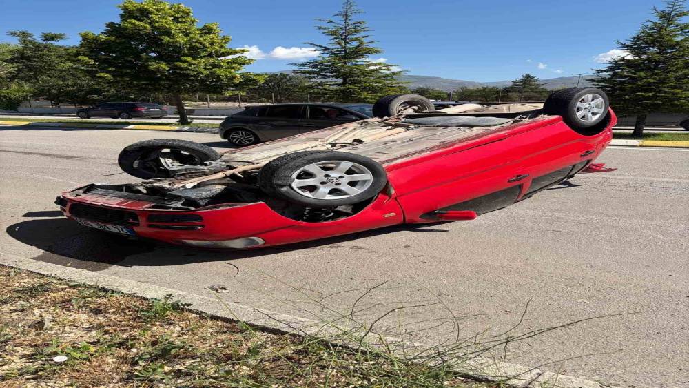 Erzincan&rsquo;da otomobil takla attı: 1 yaralı
