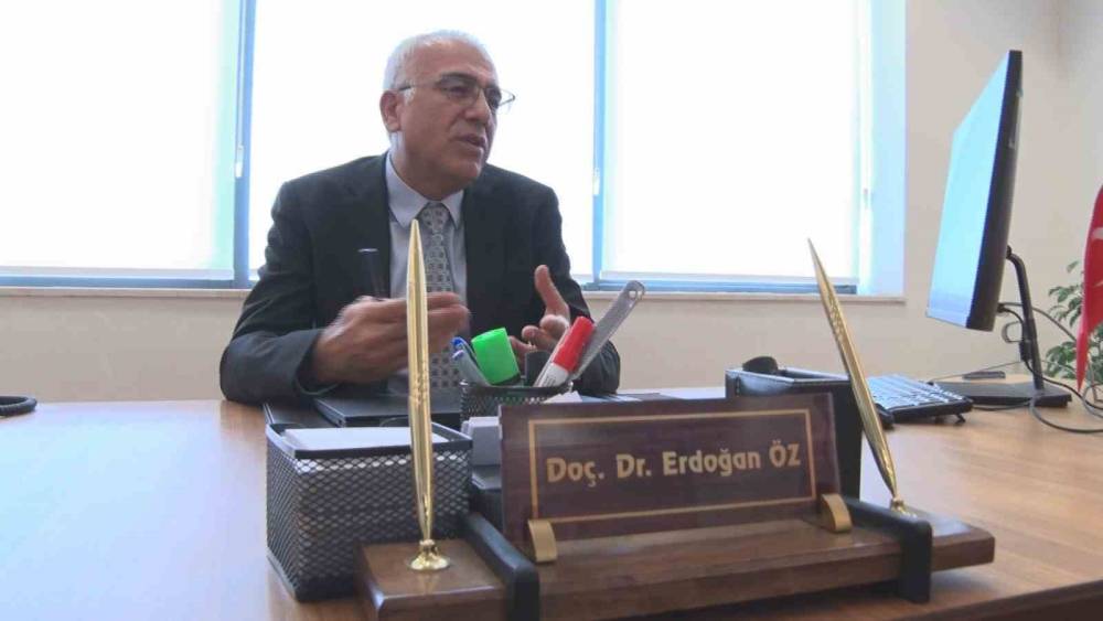 Halk Sağlığı Genel M&uuml;d&uuml;r&uuml; &Ouml;z: "(Sıcak hava etkisi) Risk grubundaki kişiler saat 10.00 ile 16.00 arasında m&uuml;mk&uuml;nse dışarıya &ccedil;ıkmasınlar"
