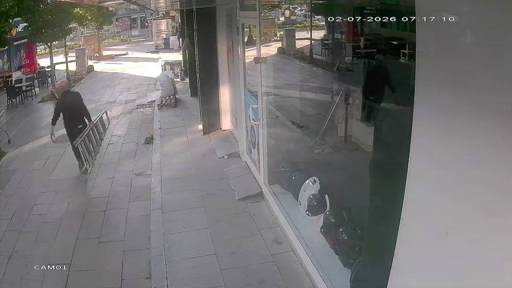 İş yerine girebilmek i&ccedil;in &ccedil;ıktığı merdiven sonu oldu
