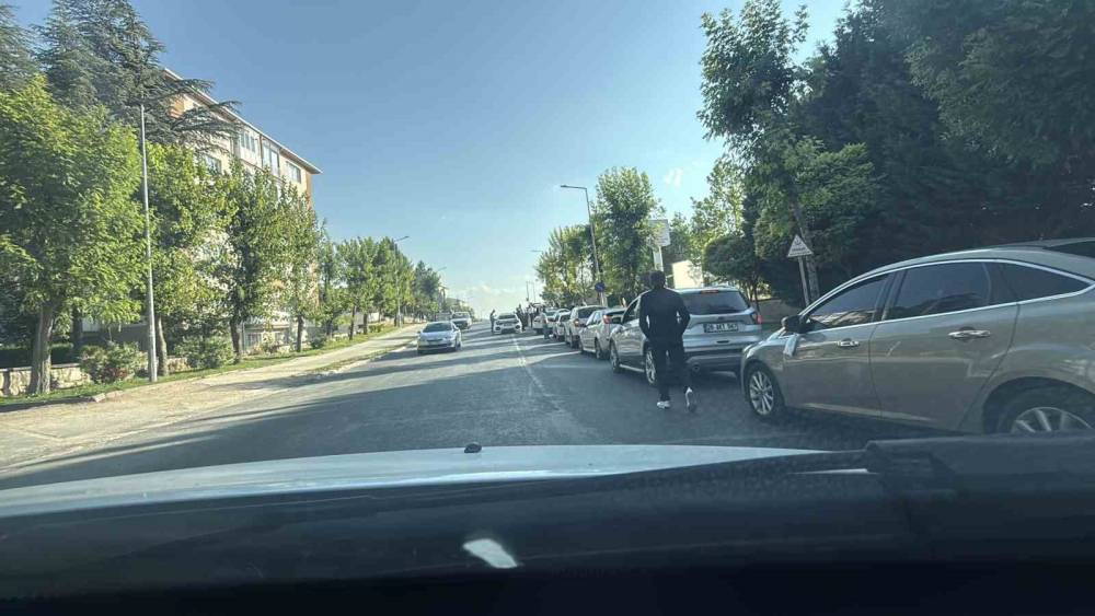 D&uuml;ğ&uuml;n konvoyu ambulasların &ccedil;ıkış yaptığı kapıyı kapattı
