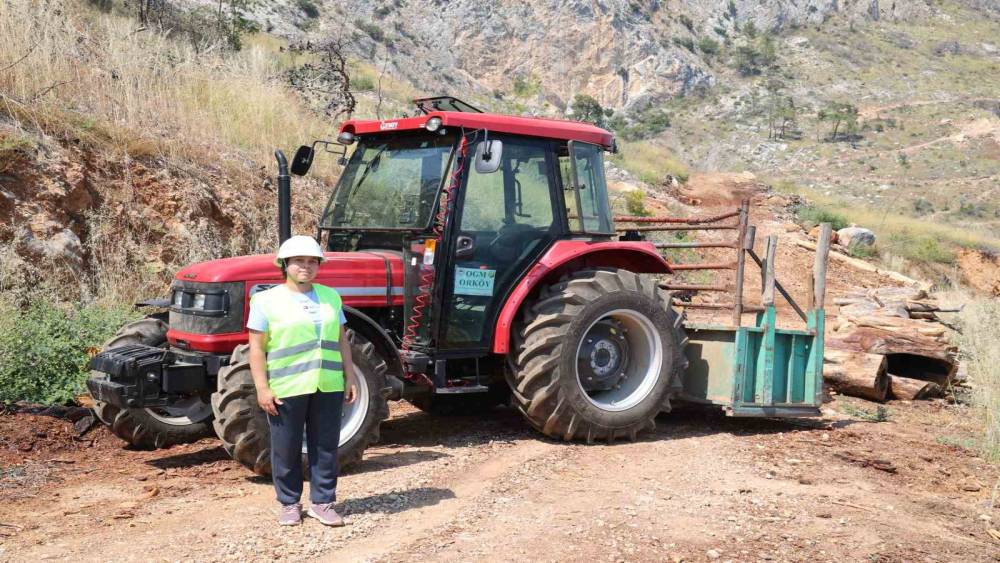 ORK&Ouml;Y ile g&uuml;&ccedil;lenen kadın, trakt&ouml;r&uuml; ile aile b&uuml;t&ccedil;esine katkı veriyor
