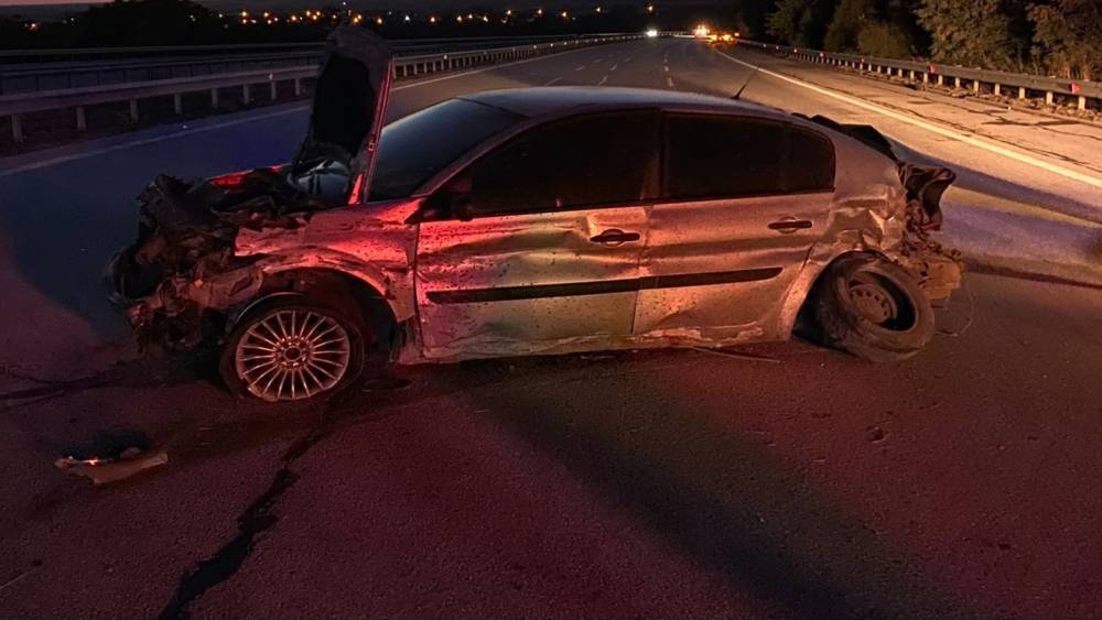 Kırklareli&rsquo;de bariyerlere &ccedil;arpan otomobil hurdaya d&ouml;nd&uuml;
