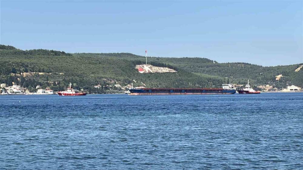 &Ccedil;anakkale Boğazı&rsquo;ndan ge&ccedil;en genel kargo gemisi makine arızası yaptı
