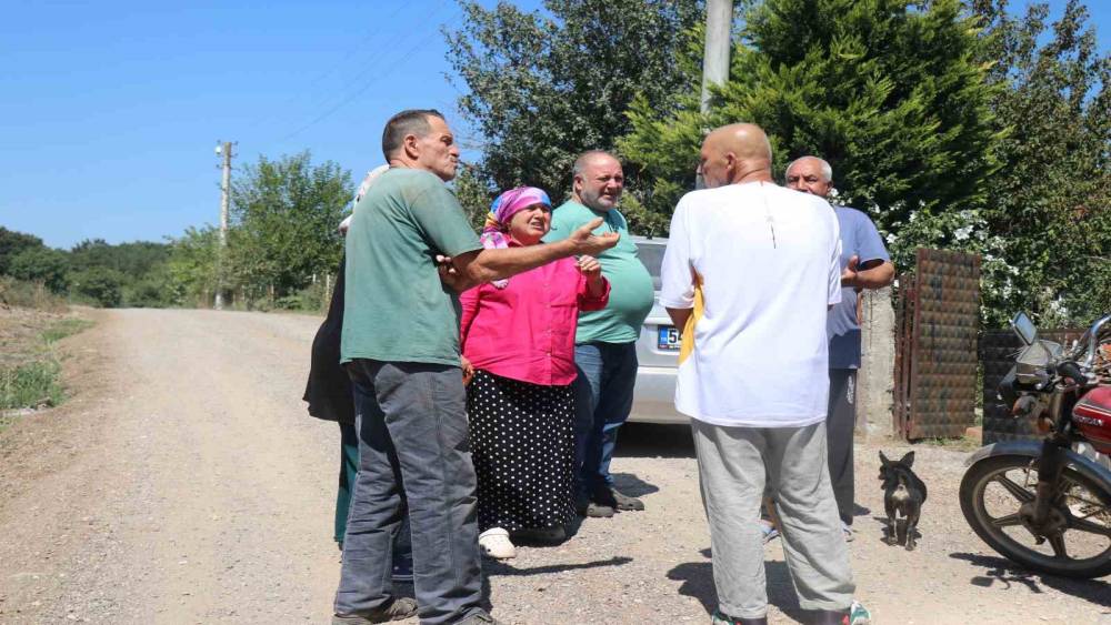 Mahallede &rsquo;Gulyabani&rsquo; n&ouml;beti: Evleri taşlayıp lazer tutan şahıs mahalleye aylardır uyku uyutmuyor
