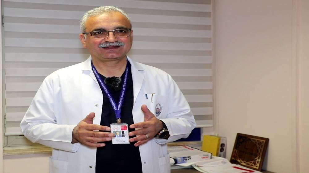 Uzmanından uyarı: "İşitme kaybı gibi belirtilerin eşlik ettiği kulak &ccedil;ınlamaları ihmal edilmemelidir"
