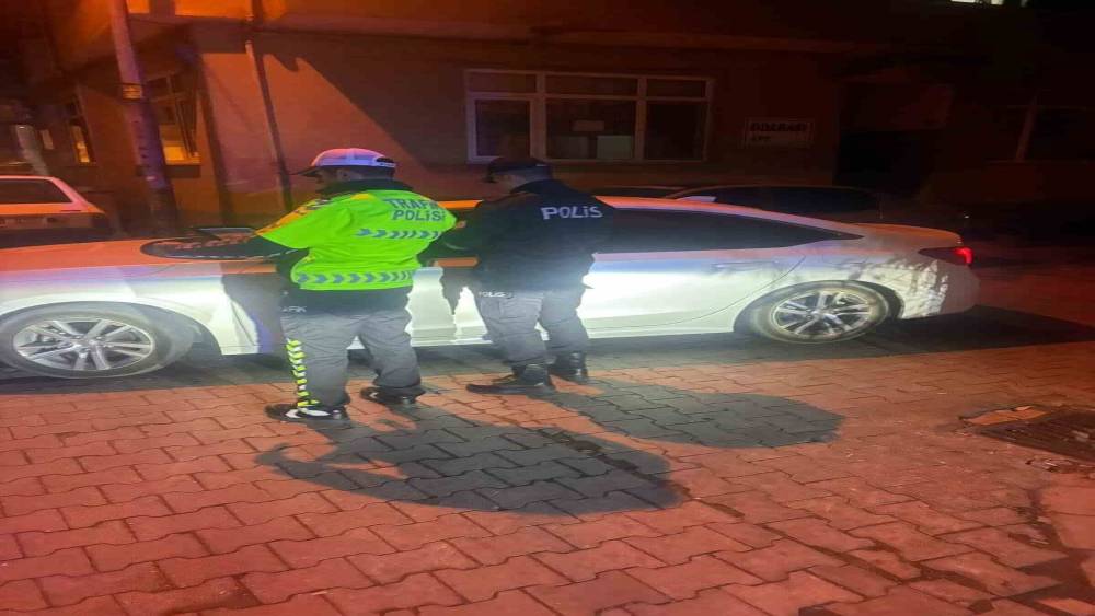 G&ouml;nen&rsquo;de trafik denetimi alkoll&uuml; ve ehliyetsiz s&uuml;r&uuml;c&uuml;lere işlem
