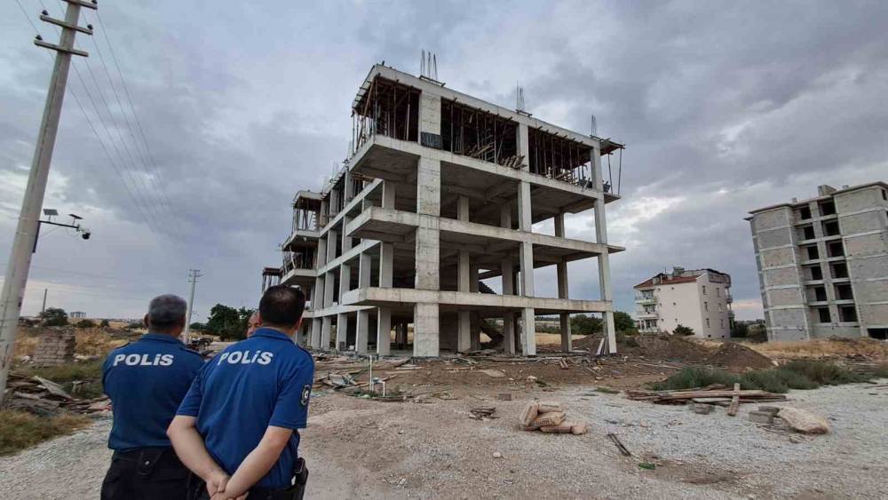 Karaman&rsquo;da 4. kattan d&uuml;şen kalıp ustası ağır yaralandı

