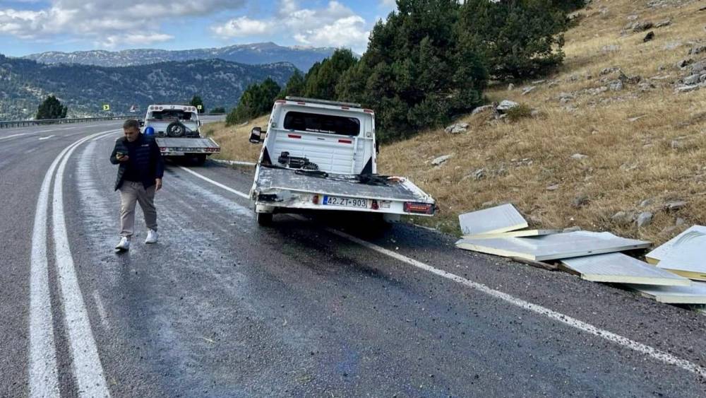 Antalya&rsquo;da iki ayrı trafik kazasında 2 kişi yaralandı
