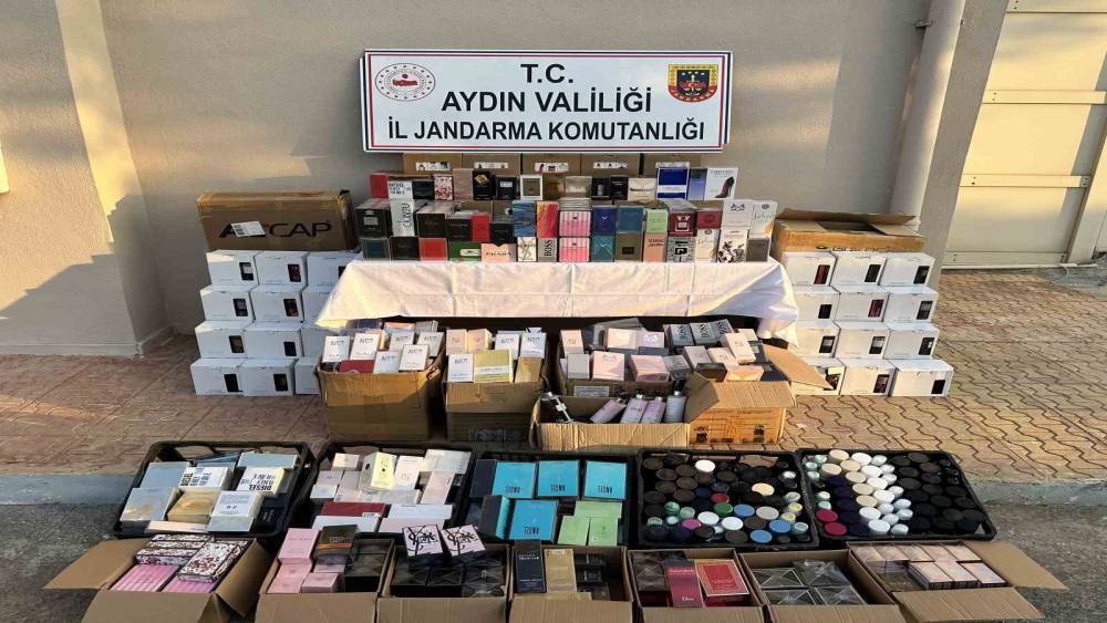 Kuşadası&rsquo;nda 4 milyon TL değerinde ka&ccedil;ak kozmetik &uuml;r&uuml;n ele ge&ccedil;irildi
