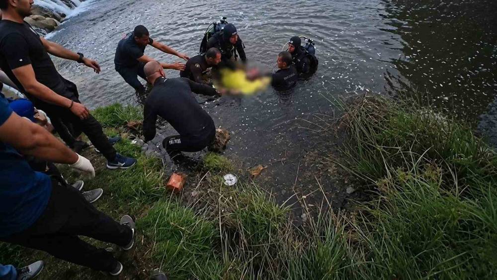 Hayatını ortaya koyan babası tarafından kurtarılan minik &ccedil;ocuk hayat savaşını kaybetti

