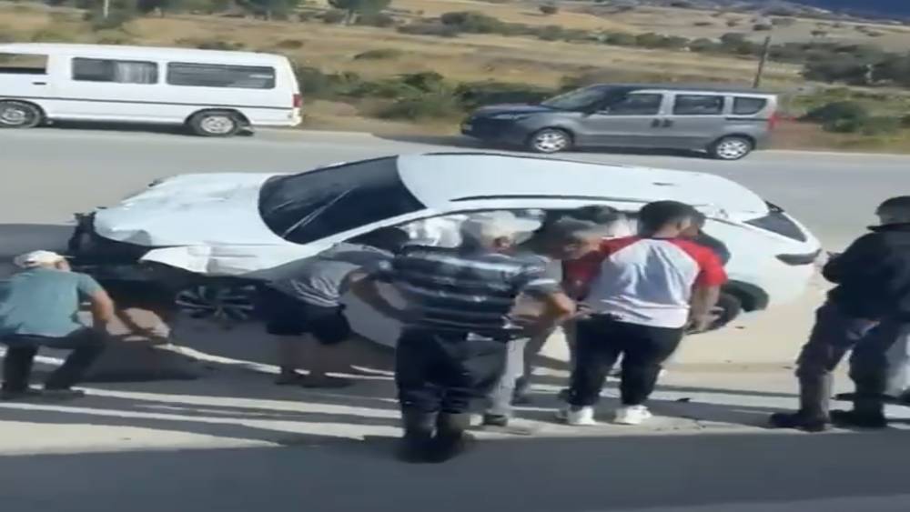 Burdur&rsquo;da ref&uuml;jdeki trafik levhalarına &ccedil;arpan s&uuml;r&uuml;c&uuml; yaralandı
