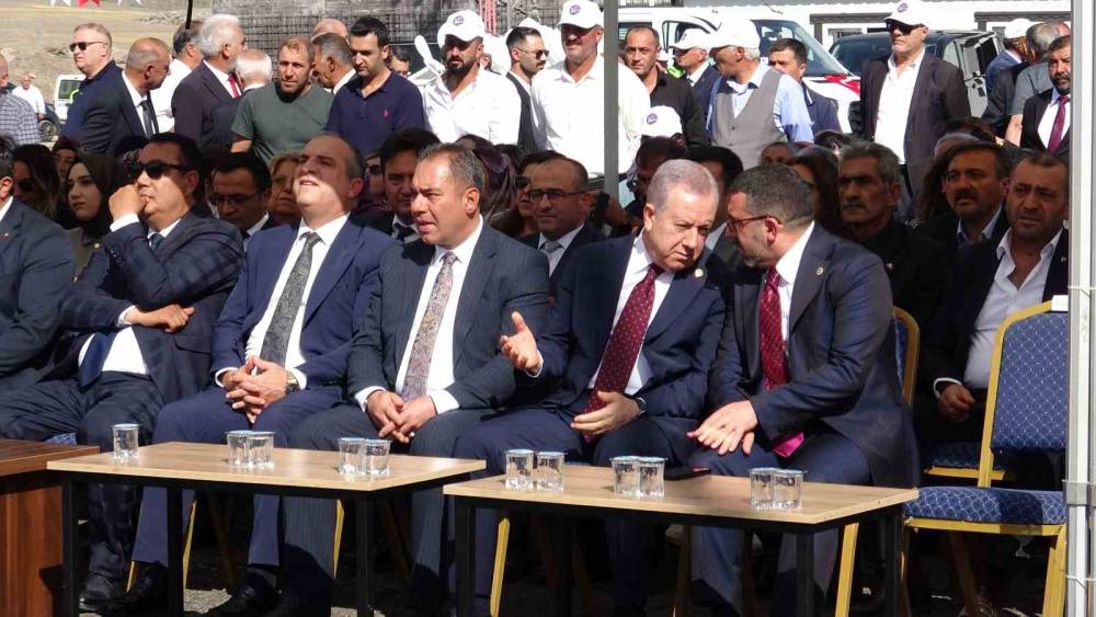 Kars Belediyesi&rsquo;nden 600 milyon TL&rsquo;lik yatırım: 53 yeni iş makinesi ve 5 &uuml;retim tesisi hizmette
