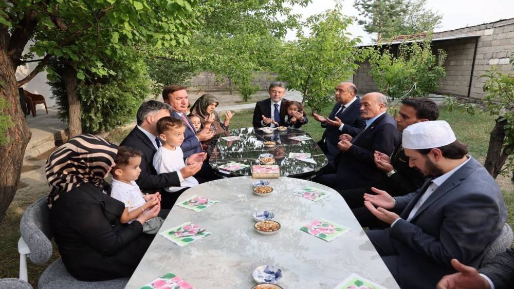 Bakan Yumaklı, şehit Jandarma Er Yakup Ko&ccedil;&rsquo;un ailesini ziyaret etti
