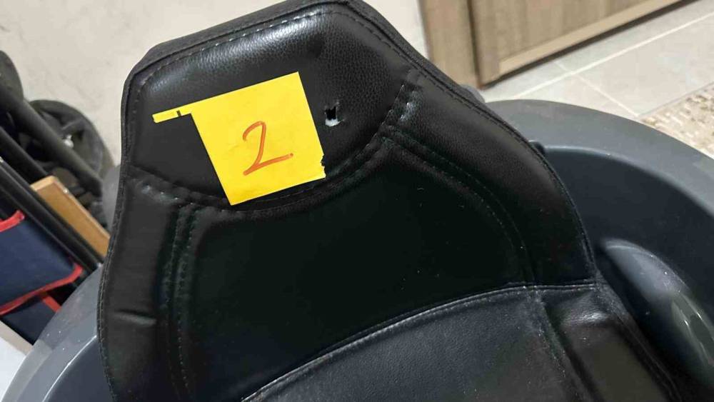 Facianın eşiğinden d&ouml;n&uuml;ld&uuml;: Rastgele a&ccedil;ılan ateş pencereden girerek &ccedil;ocuğun ak&uuml;l&uuml; aracına isabet etti
