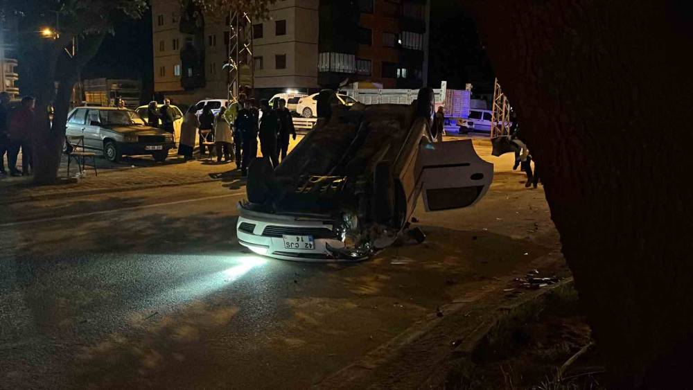 Konya&rsquo;da iki otomobil &ccedil;arpıştı: 1 ara&ccedil; takla attı
