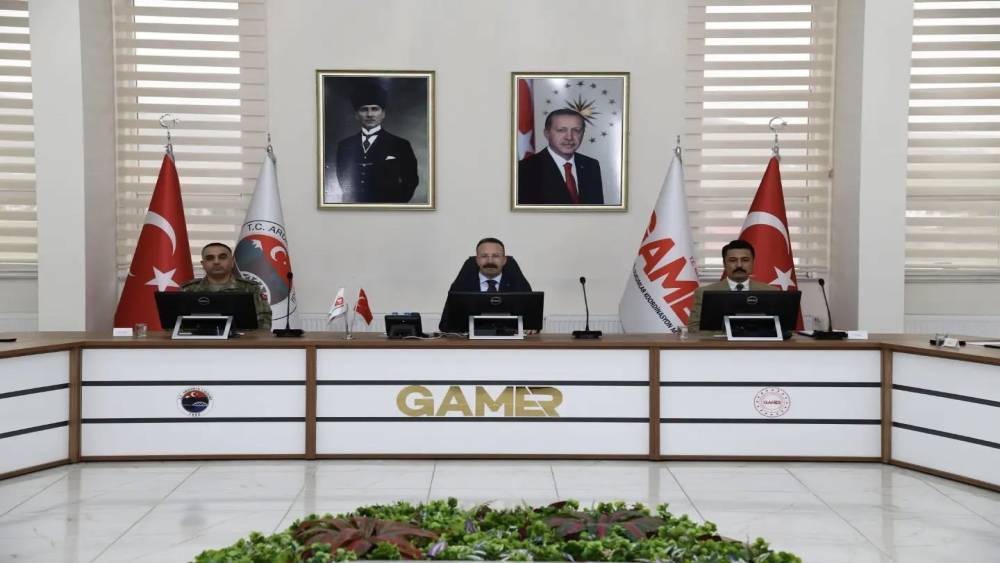 Ardahan&rsquo;da genişletilmiş İl g&uuml;venlik ve asayiş toplantısı yapıldı
