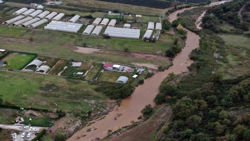 Gebze&rsquo;de sele kapılarak kaybolan şahsı arama &ccedil;alışmalarına sabah devam edilecek
