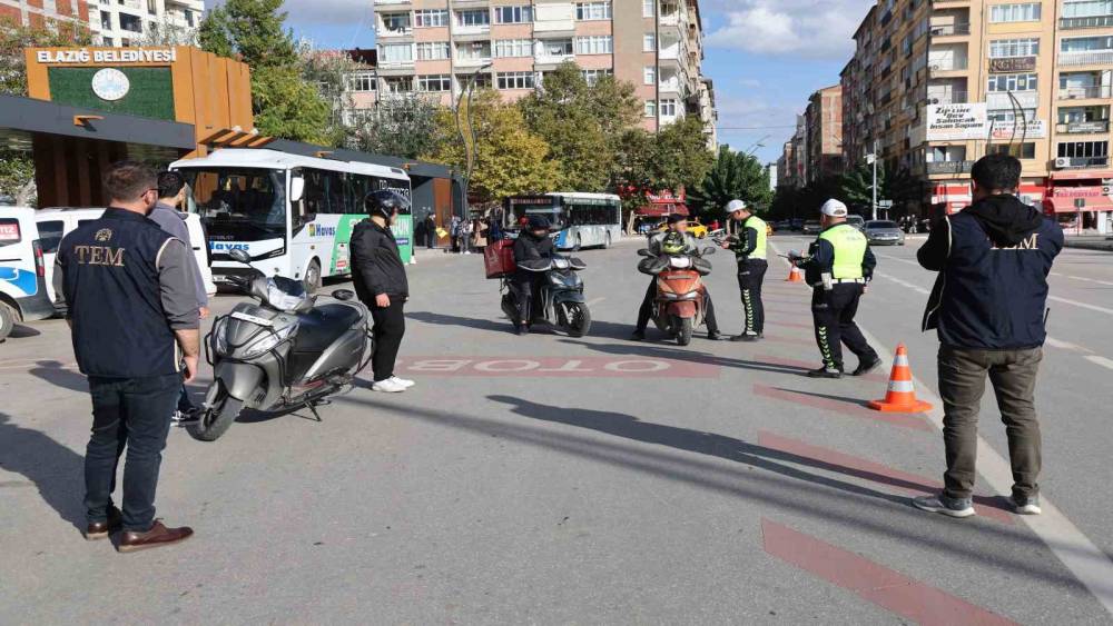 Elazığ&rsquo;da kurallara uymayan 63 motosiklet s&uuml;r&uuml;c&uuml;s&uuml;ne 1 milyon lira ceza
