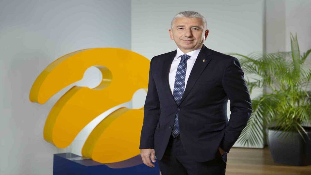 Turkcell’in yeni reklam kampanyasının yüzü Ata Demirer oldu
