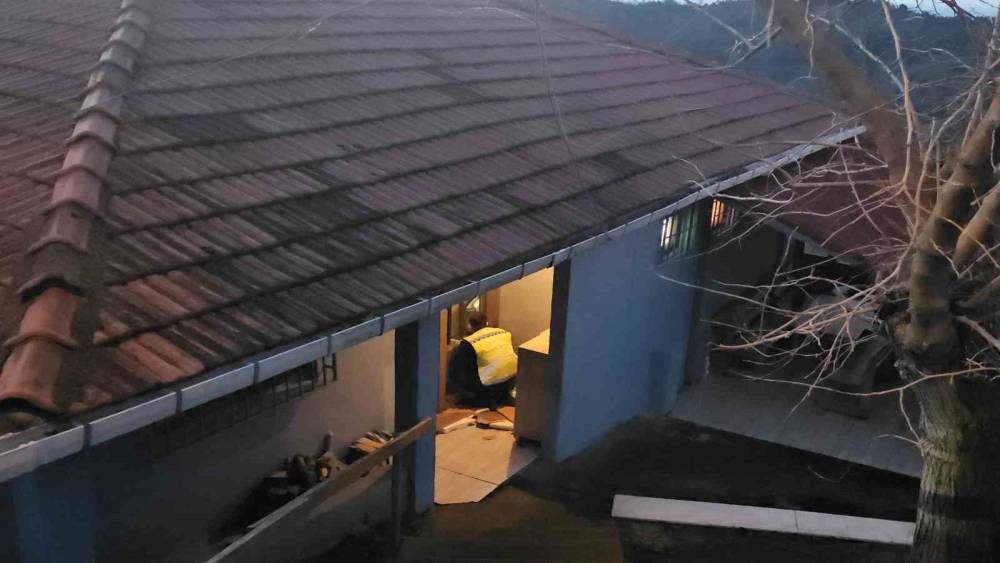 Evlere dadanan hırsızlar değerli eşya bulamayınca iş aletlerini &ccedil;aldı
