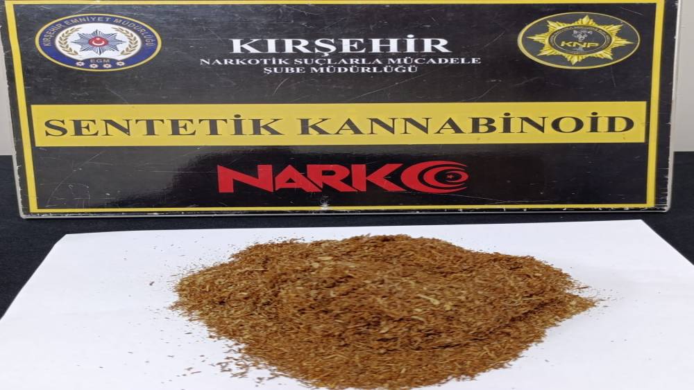 Dur ihtarına uymayan ara&ccedil;tan uyuşturucu &ccedil;ıktı
