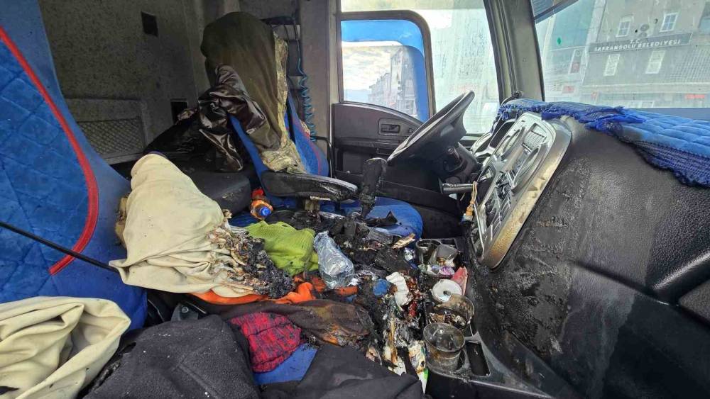 Taşıdığı sularla yangının b&uuml;y&uuml;mesini engelledi
