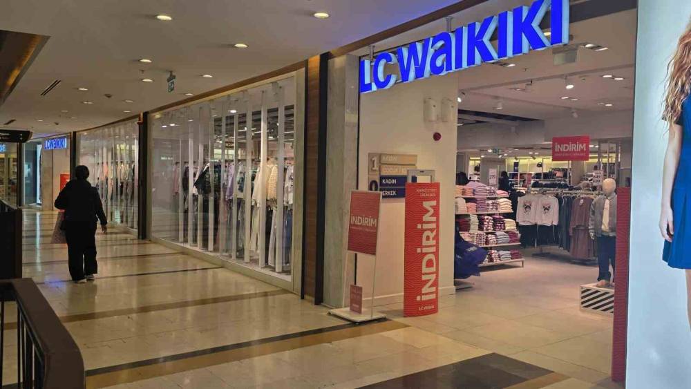 Alarmlarını par&ccedil;aladıkları 10 bin liralık kıyafetle kayıplara karıştılar
